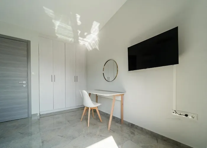 Elko Luxury Maisonette - Private Pool - Sleeps 8 *