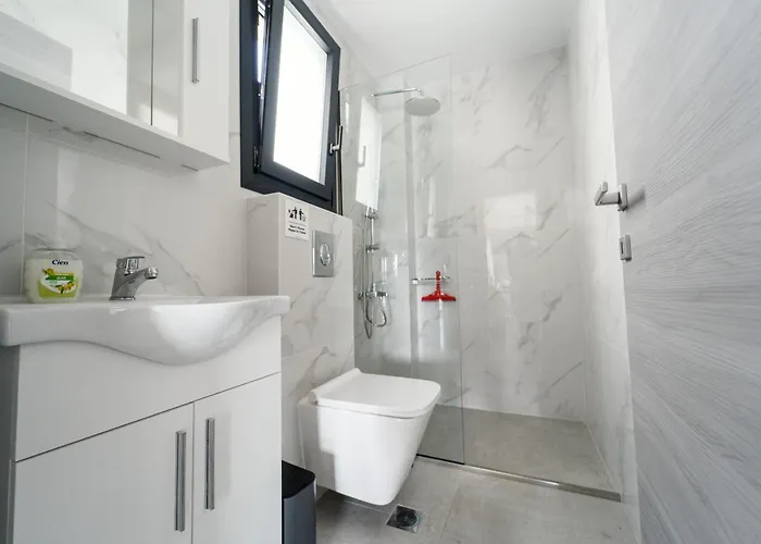 Elko Luxury Maisonette - Private Pool - Sleeps 8 *